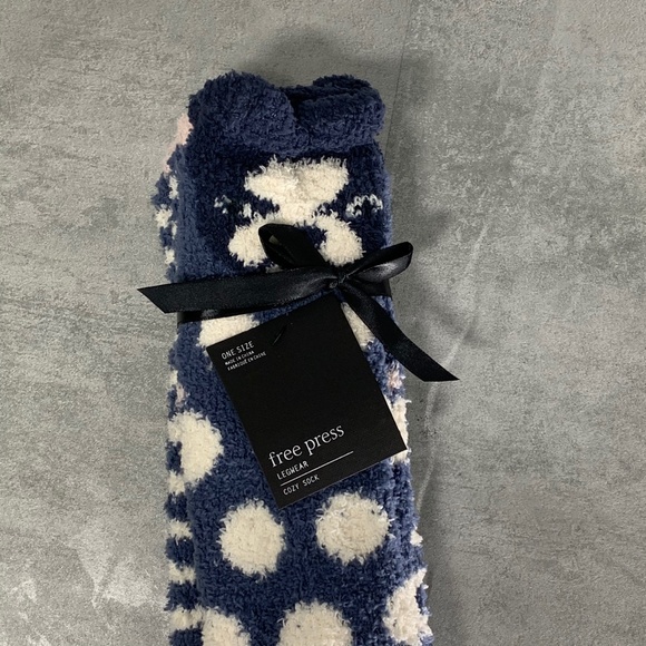 3/$20 Free Press 2 Pair Fuzzy Socks SZ 6-10.5 - Picture 3 of 6